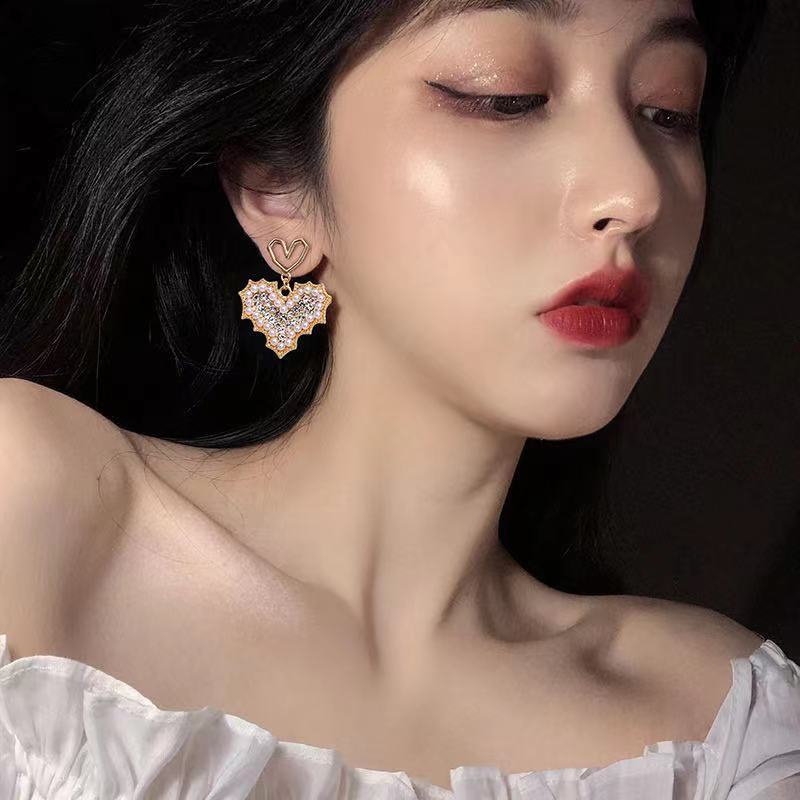 Elegan cinta anting-anting hati 2021 baru trendi Korea anggun online pengaruh asimetris anting-antin