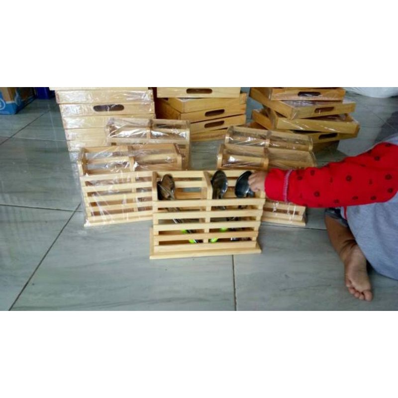 Tempat / Wadah Sendok Garpu dari Kayu Pinus