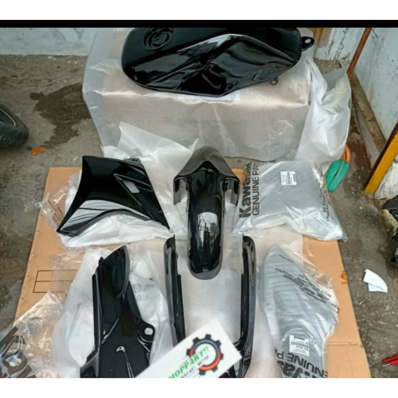 cover body full set ninja r hitam original