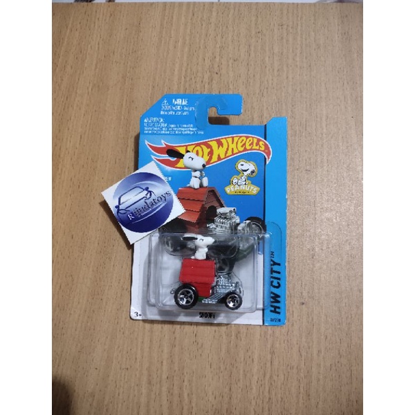 HOTWHEELS PEANUTS SNOOPY