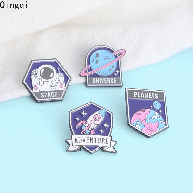 Bros Pin Enamel Desain Planet Astronot Roket Luar Angkasa Untuk Anak