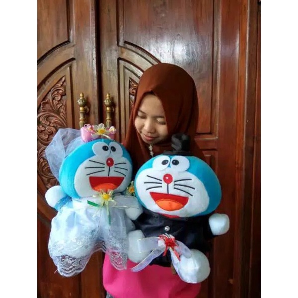 BONEKA DORAEMON COPLE WEDDING / BONEKA DORAEMON MENIKAH / DORAEMON WEDDING TERMURAH TERLARIS