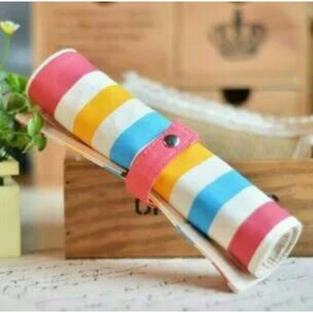 

Tempat Pensil Gulung Garis Warna-Warni