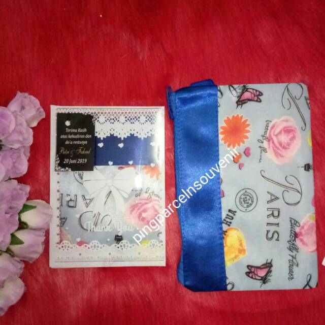 Souvenir pernikahan Souvenir dompet pouch motif paris kemas mika