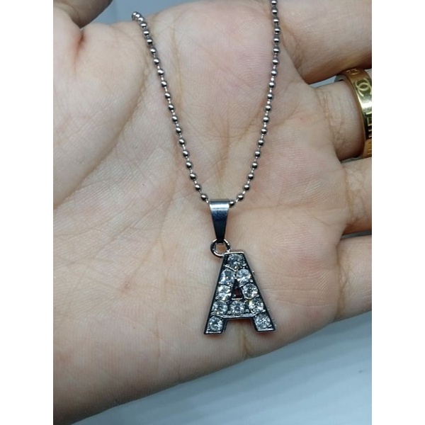 kalung besi putih inisial huruf
