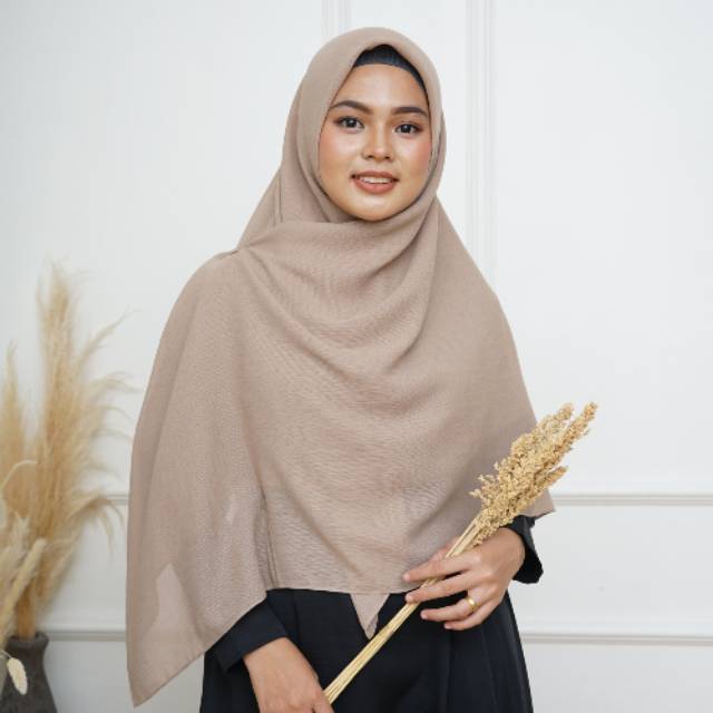 AMIRA HIJAB