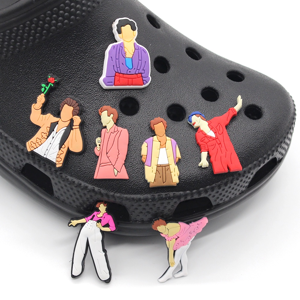 penyanyi harry Jibbitz sendal crocs wanita charms pin Aksesoris DIY Bahan Untuk Dekorasi Sepatu Hadiah crocs anak