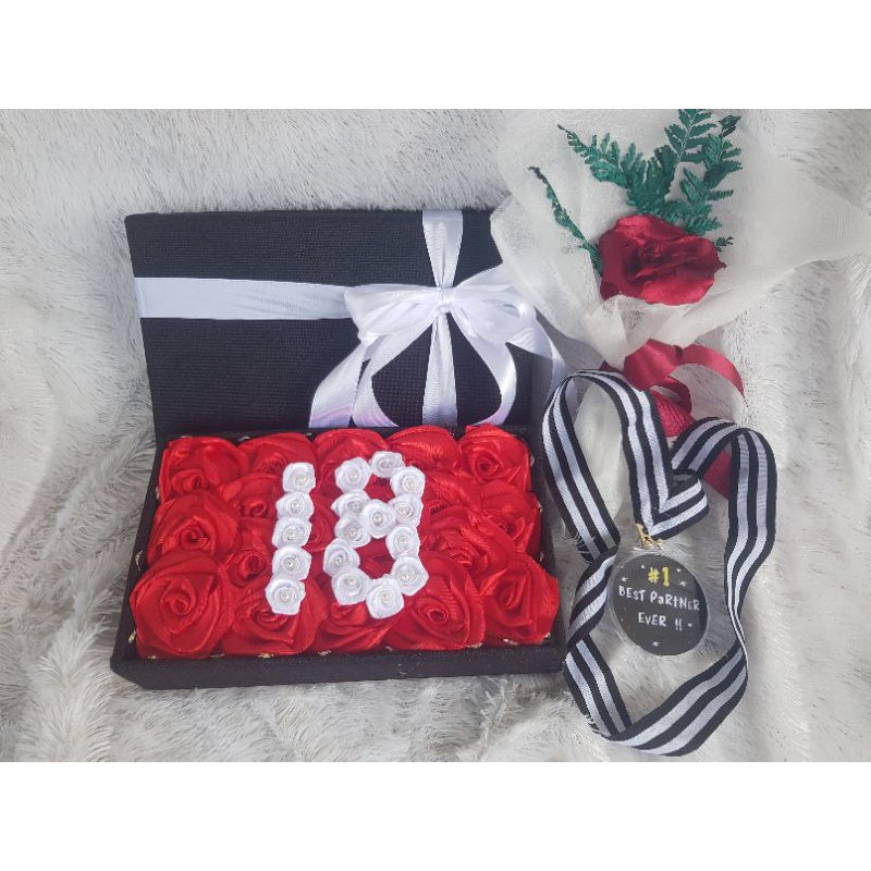 

flower Box kado ultah unik plus medali awards