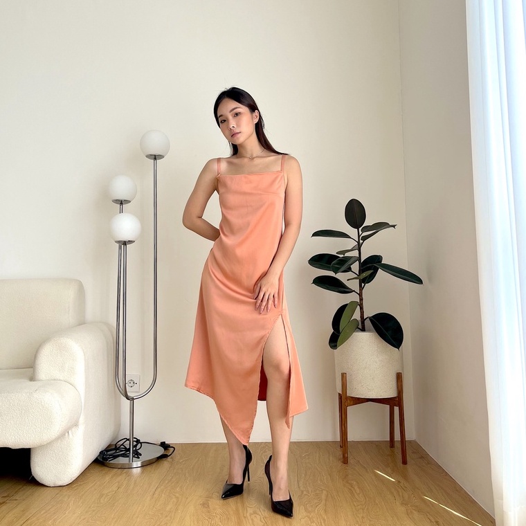 Ariana Body Fit Satin Dress / Dress Satin Wanita / Party Dress / Bridesmaid Dress / Feminim Korean Dress