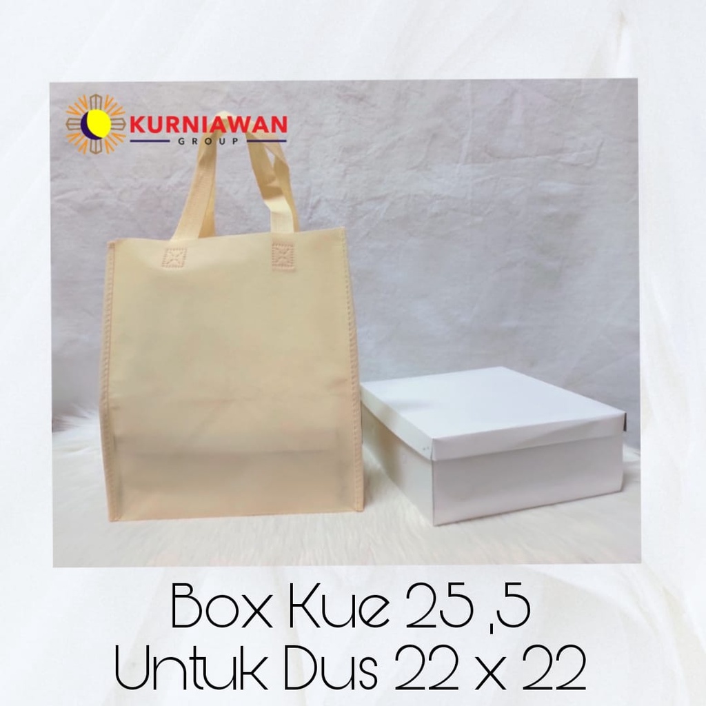 

Goodie Bag Tas Belanja Model jahit 25.5 X 28 X 22.5 Spunbond Tote Bag Press Tali Souvenir Weding Hajatan Perlusin ( 12 Pcs )