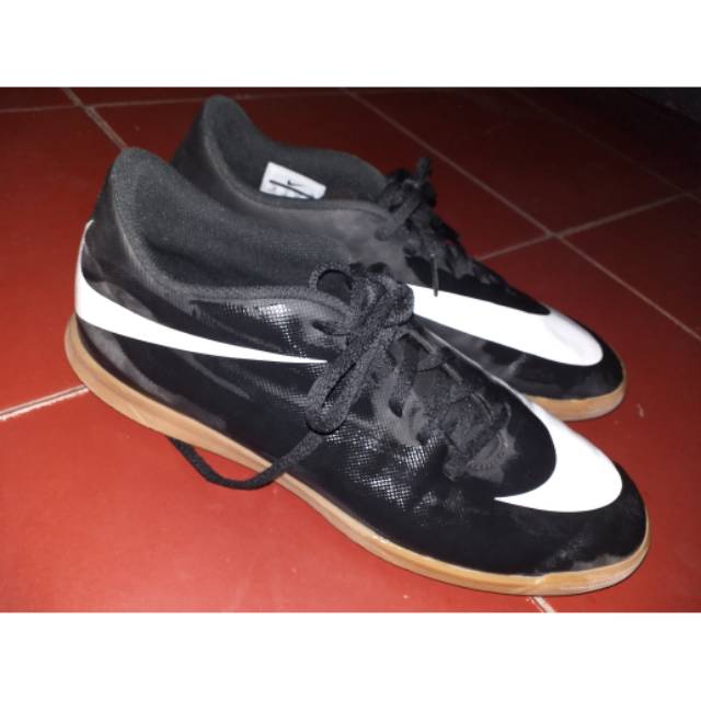 Sepatu futsal nike size 44