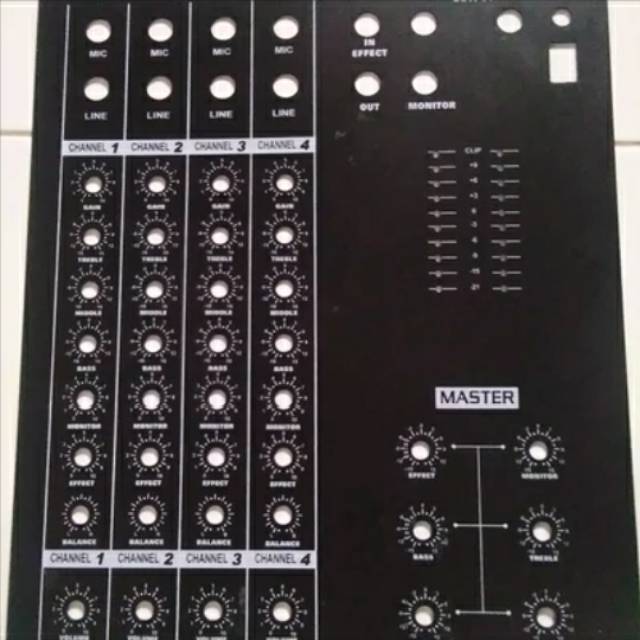 Panel atas Audio Mixer 8 potentio 4 Channel