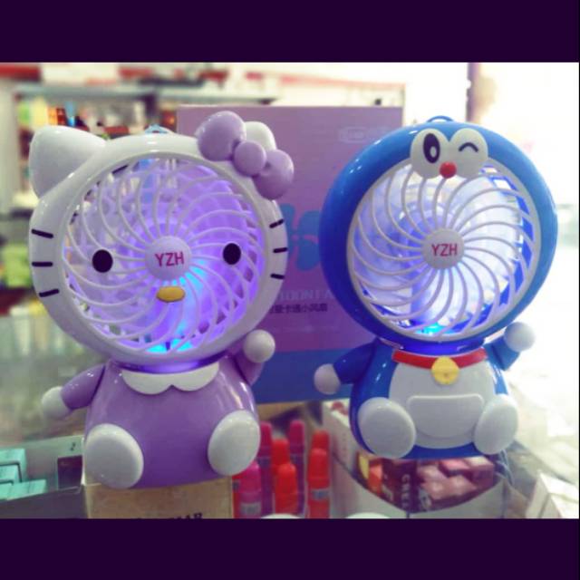 KIPAS ANGIN PORTABLE / MINI FAN / KIPAS ANGIN DUDUK HELLO KITTY DORAEMON