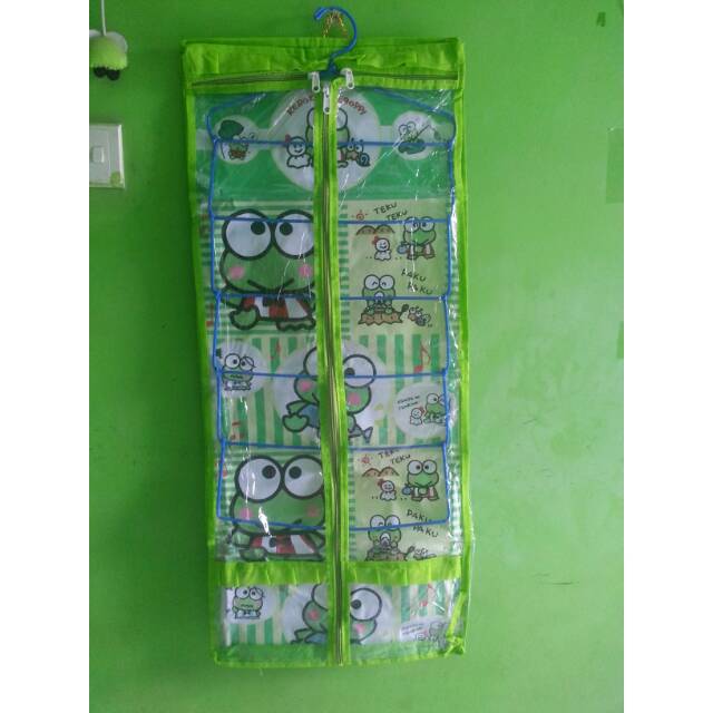 Hanger jilbab / rak jilbab keroppi