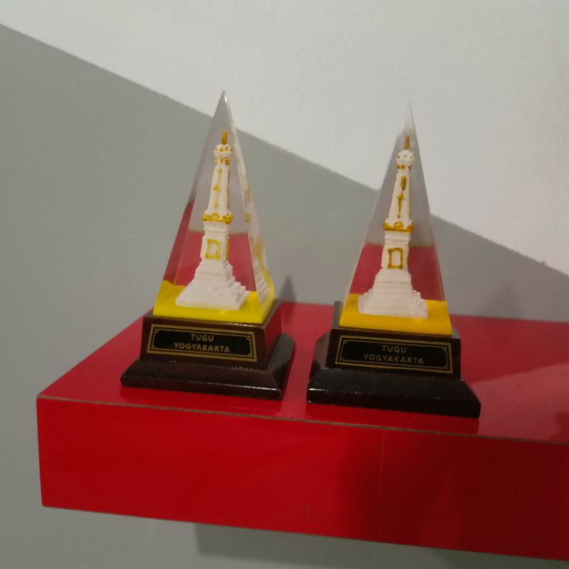 Pajangan dinding Miniatur tugu jogja