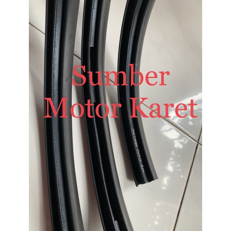 Karet Pintu Body Toyota Fortuner Tahun 2005-2015 Per Piece