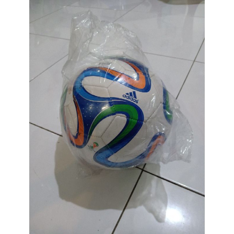 bola sepak size 5 Adidas brazuca