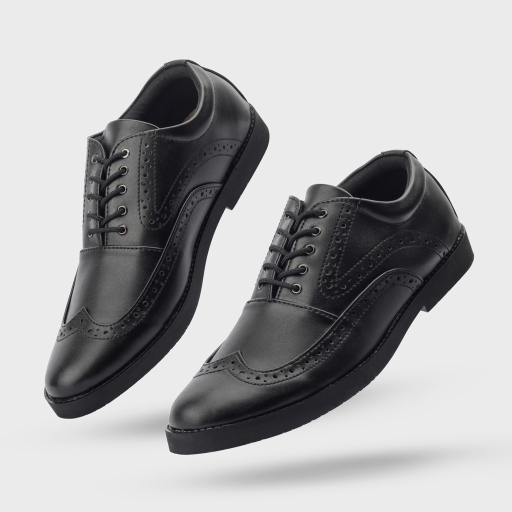 KENZIE BLACK ORIGINAL x GIANT FLAMES Sepatu Formal Hitam Tali Pria Pantofel Kerja Kantor Dinas Resmi Guru Kantoran Pesta Undangan Kondangan Nikah Wisuda Kuliah Brogue Wingtip Derby Oxford Semi Kulit Premium Footwear Big Size Jumbo Ukuran Besar 44 45 Keren