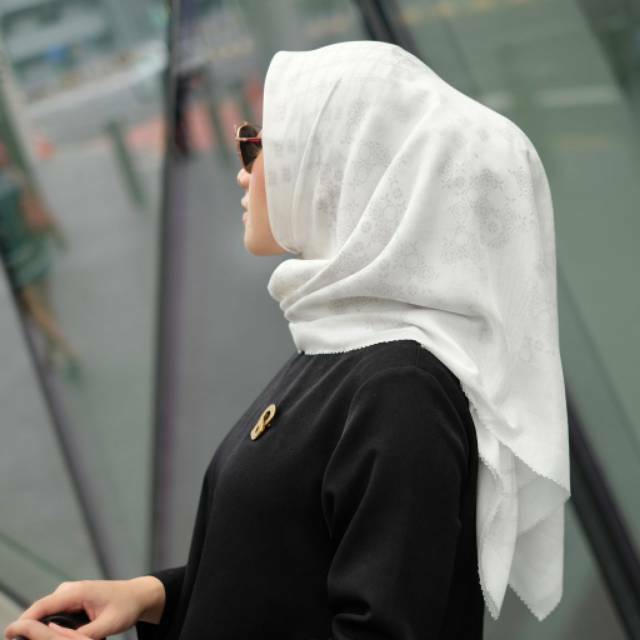 Buttonscarves Medina White Reject Sale