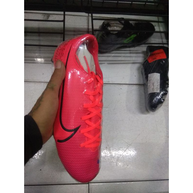 SEPATU BOLA NIKE VAPOR 13 ACADEMY FG MGLASER CRIMSON/BLACK