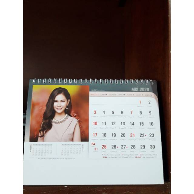 Kalender Meja Tahun 2020 motif Artis