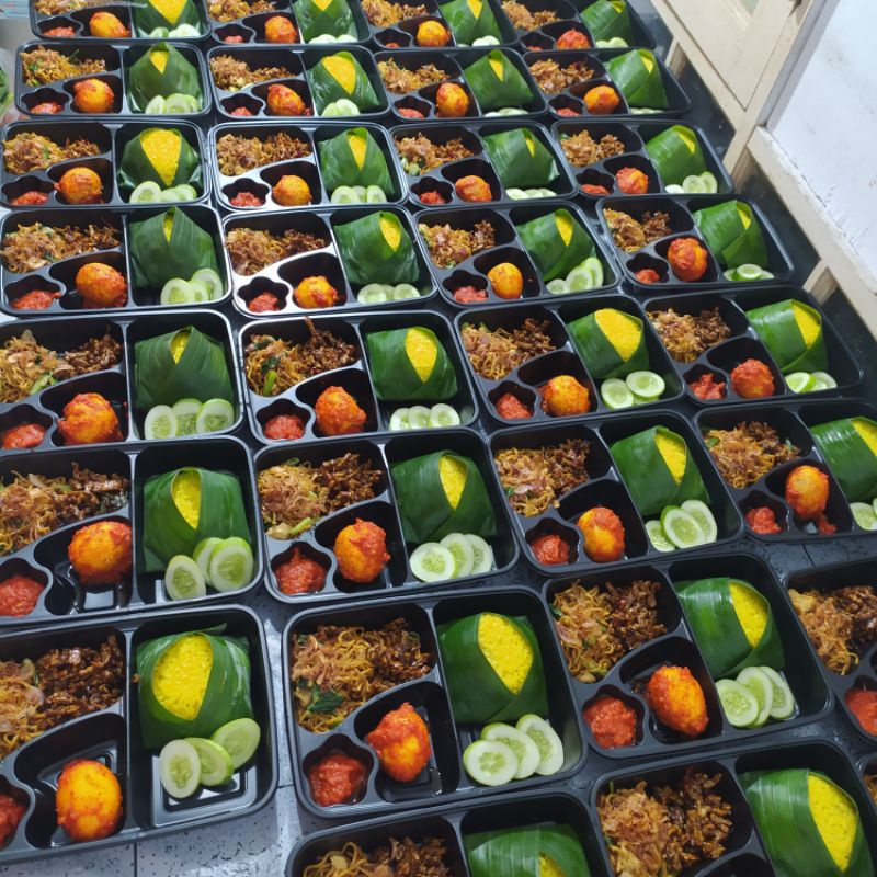 

Paket nasi kuning Telor Balado Bento