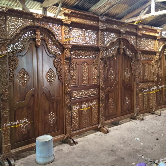 Gebyok dekorasi pelaminan klasik produk unggulan di jepara