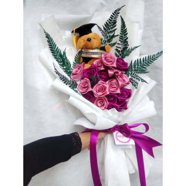 Buket Bunga Buket Wisuda Bunga Satin Solo Buket Jakarta Bunga Wisuda Boneka Wisuda Bunga Murah Shopee Indonesia