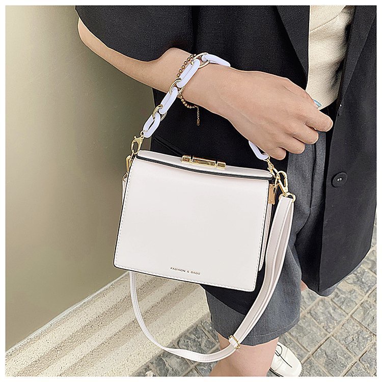 BJ218140 - BLACK/GREEN/KHAKI/PINK/WHITE - TAS KOTAK SQUARE SLEMPANG MODEL CHAIN TALI RANTAI BESI TAS WANITA FASHION IMPORT TERMURAH TERLARIS TERBARU BAGSTORE JAKARTA TAS BATAM JT18140 LT1296 GT1694 BQ2994 CR7678