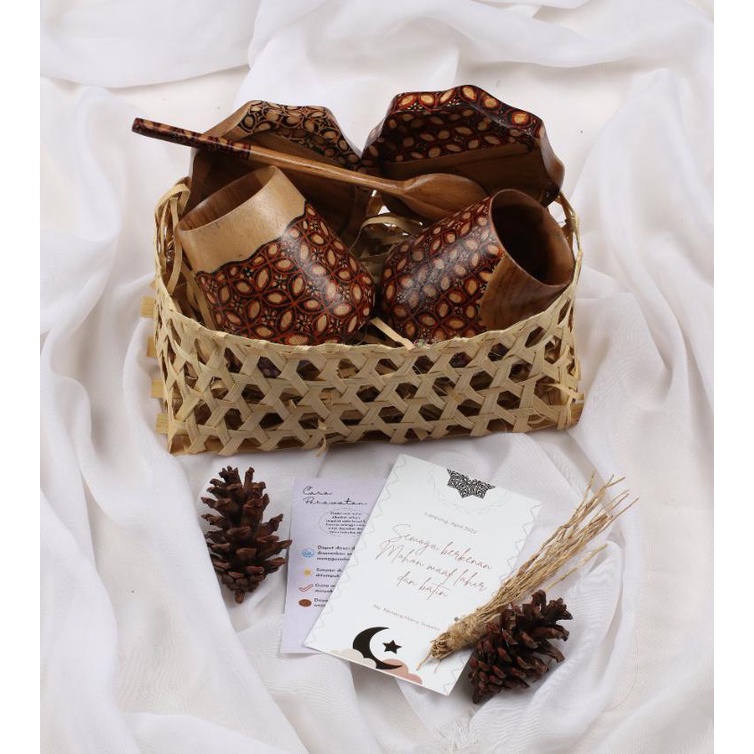 

Hampers Parcel Gift Kado Kayu Jati Batik Aruna Souvenir Jogja Indonesia