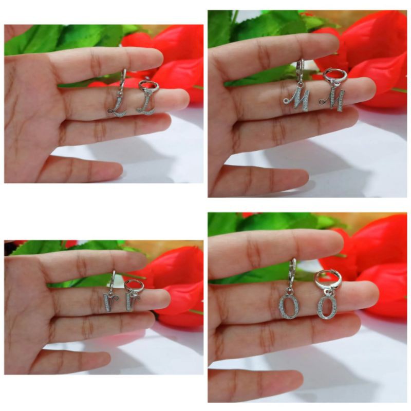 fourfashion Anting huruf / inisial silver