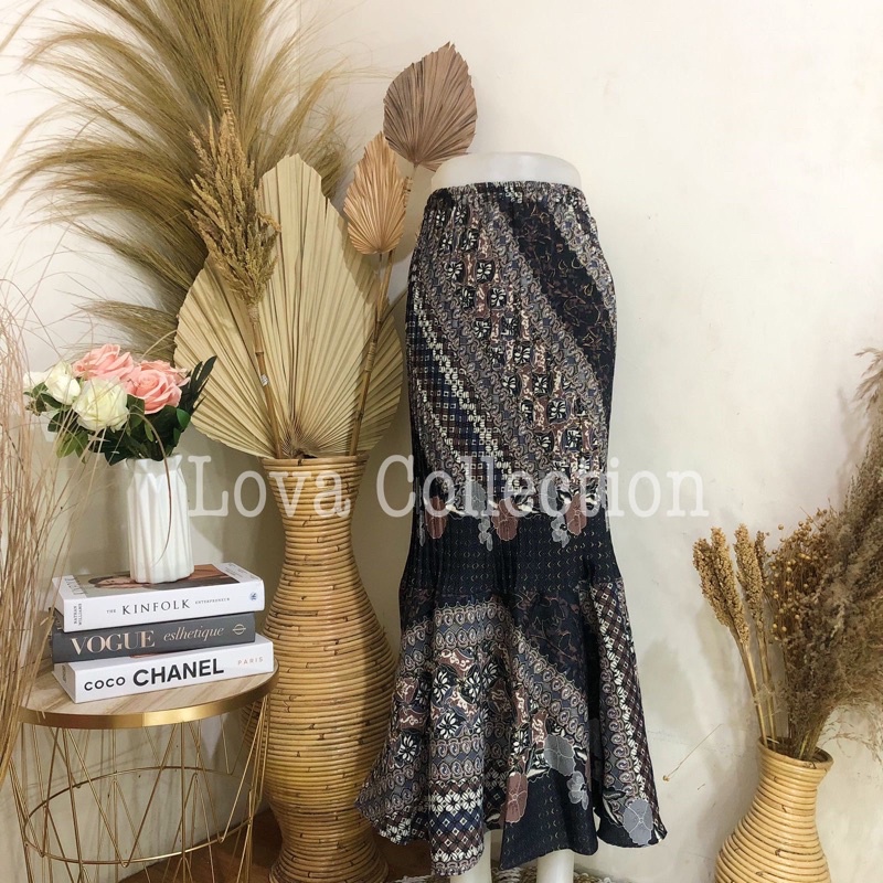 ROK BATIK DUYUNG PLISKET-Hana Hitam