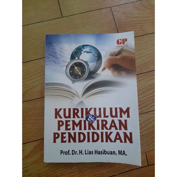 

Buku Kurikulum dan Pemikiran Pendidikan