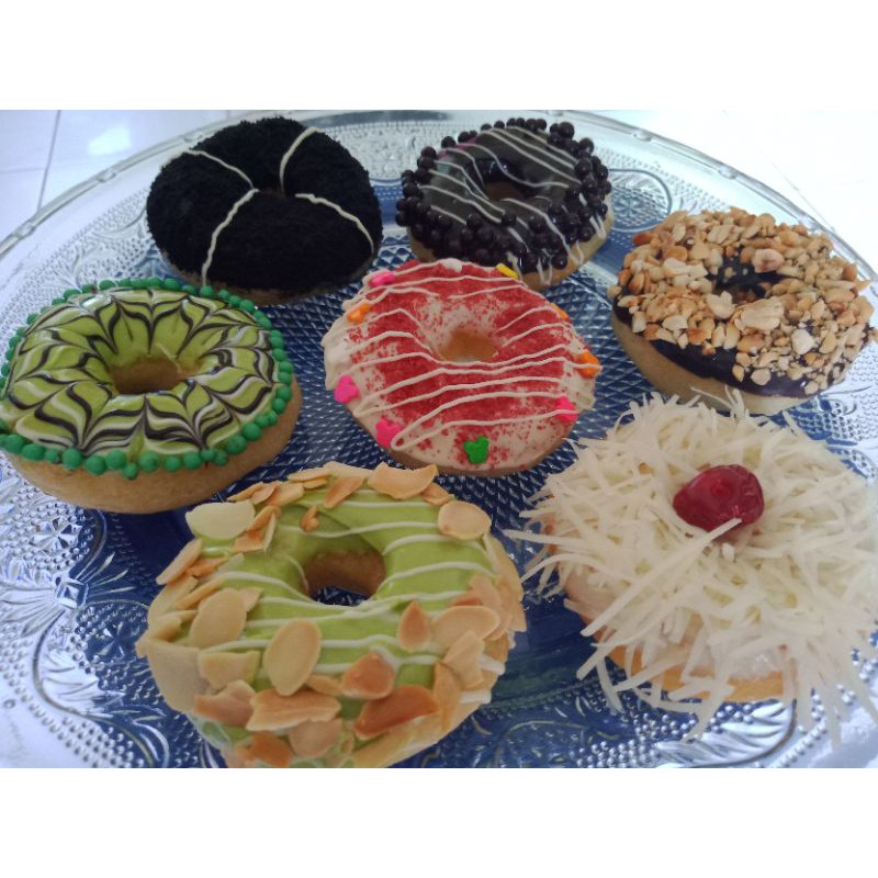 

Donat empuk full toping ukuran besar