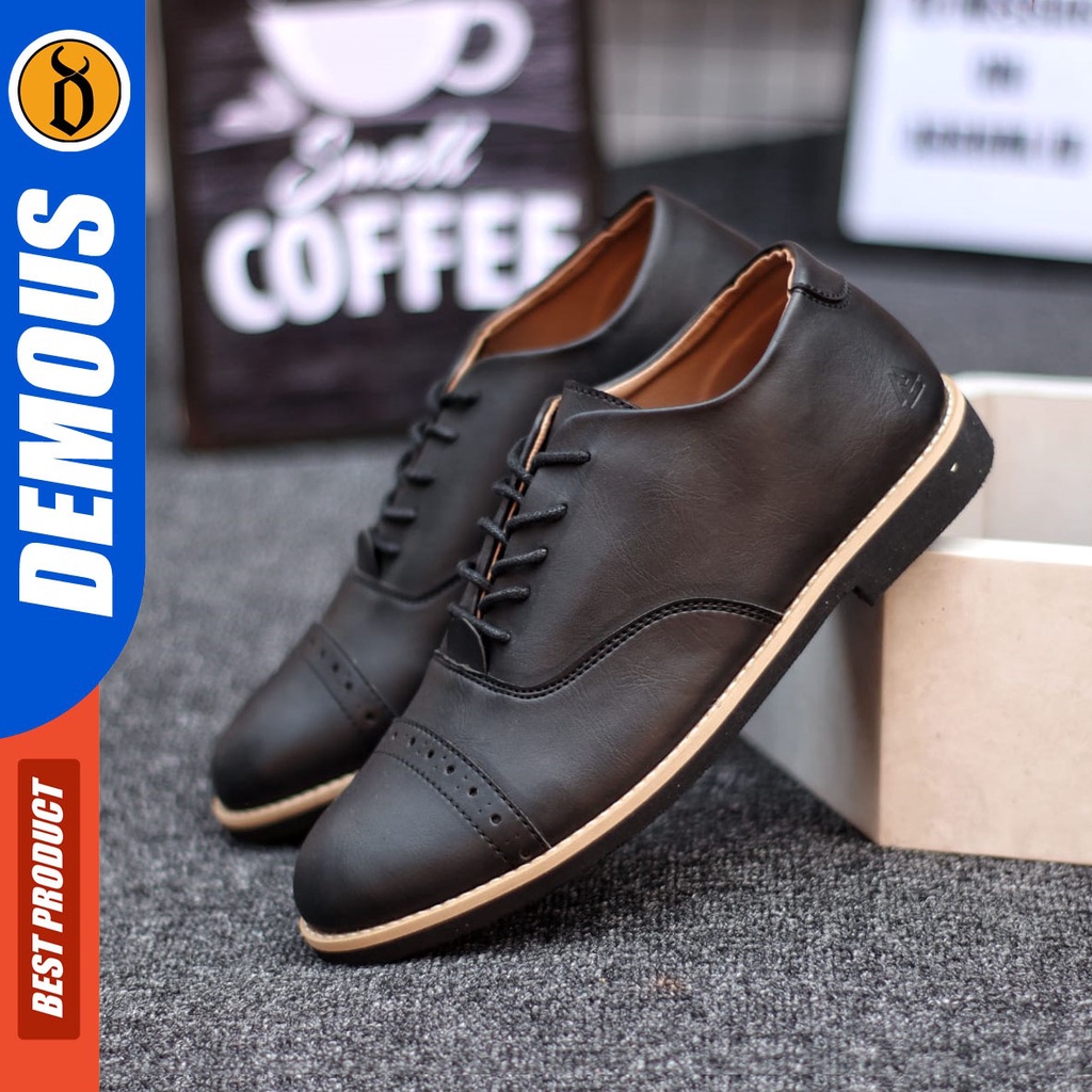 DEMOUS Saga - Sepatu Formal Pantofel Tali Kerja Pria Kulit Pu