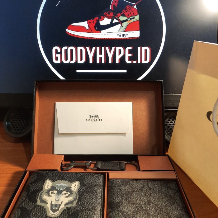 coach wolf wallet