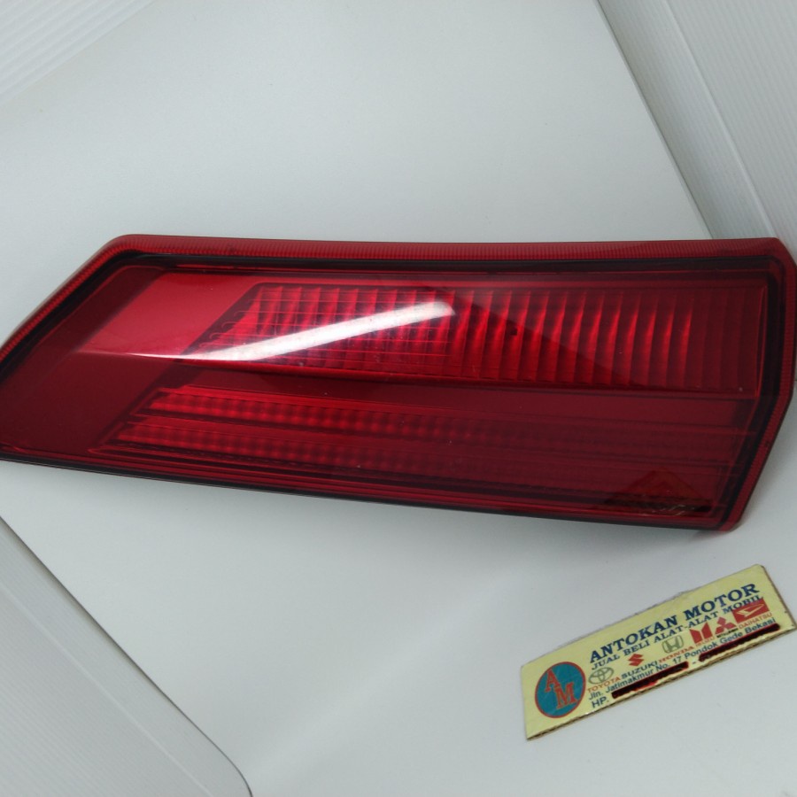 lampu reflektor belakang calya sigra