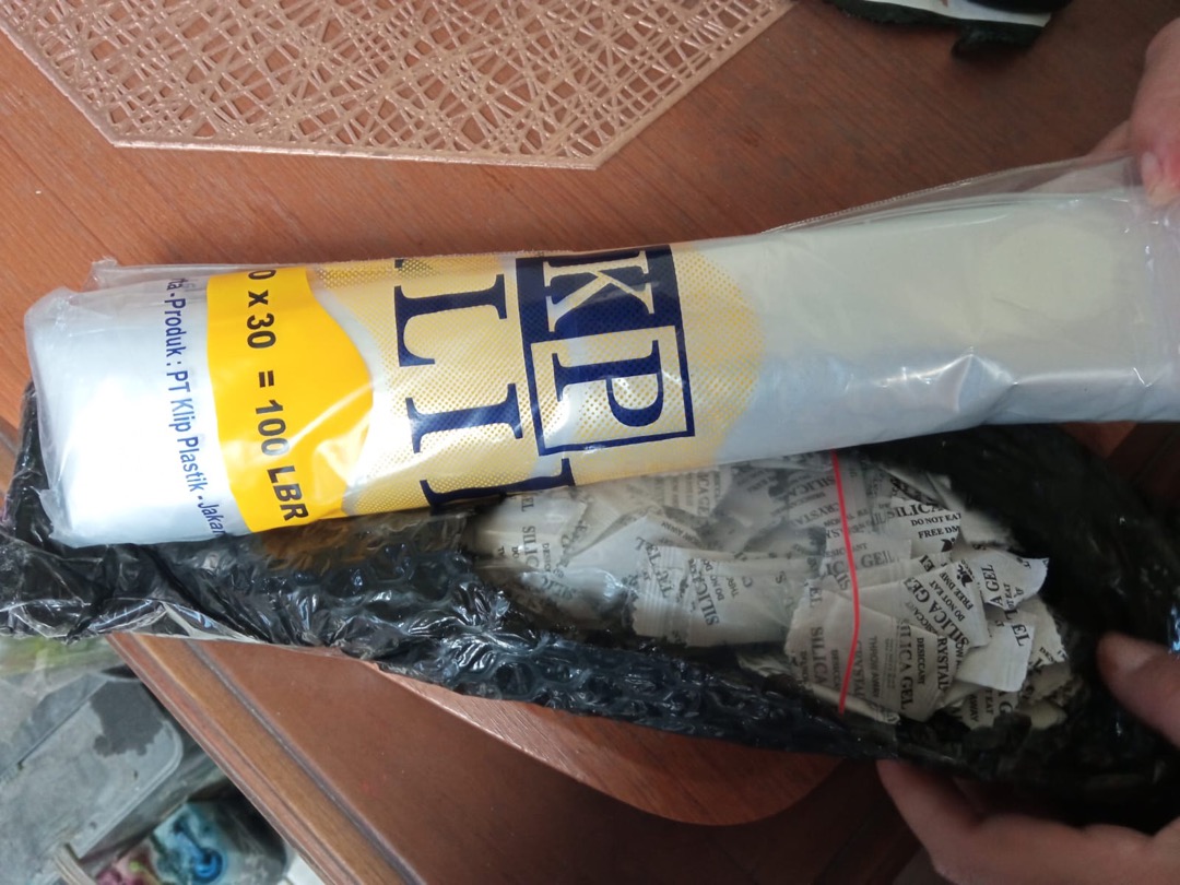 Plastik Ziplock Jumbo Tebal Kuat Awet U/ Handbag/sepatu Dll (25pcs) + 1 Pack Silica Natural 100 Gram