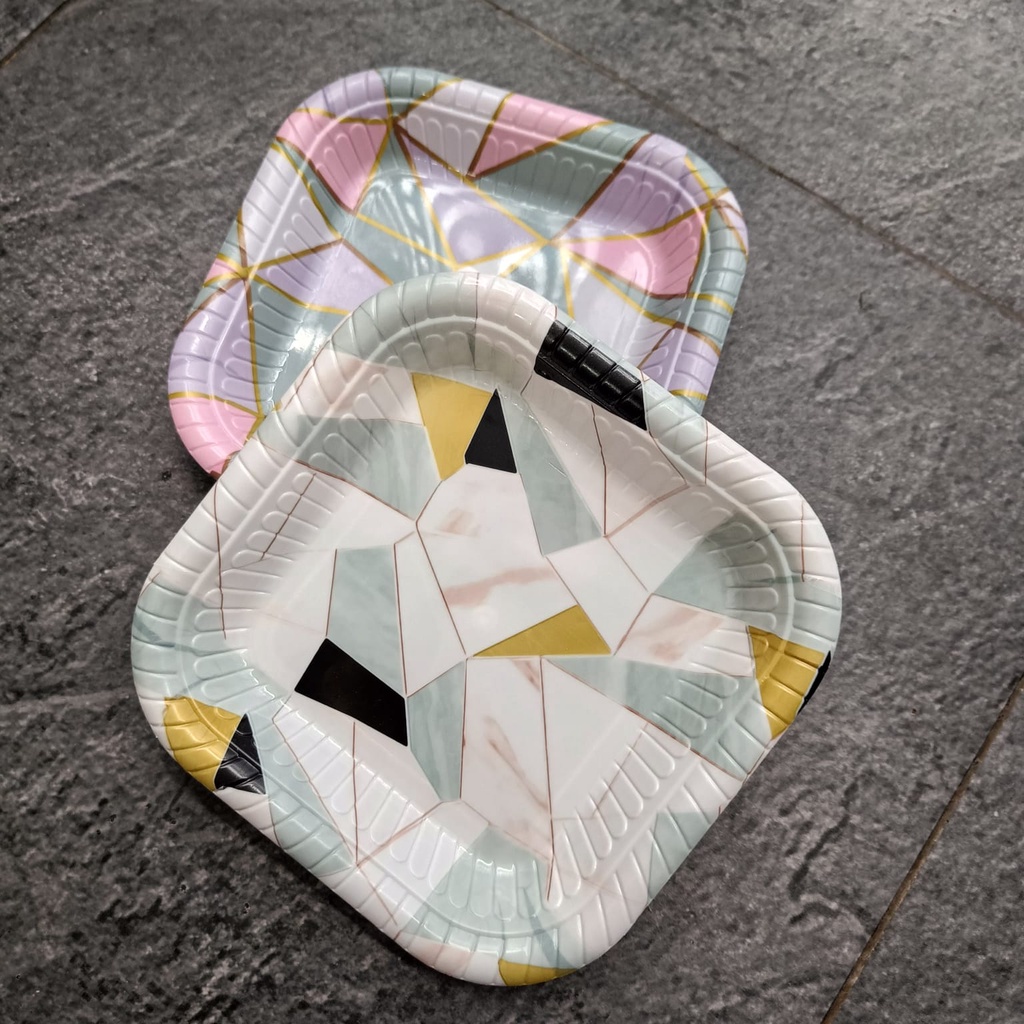 Piring Motif Abstract Putih Plastik