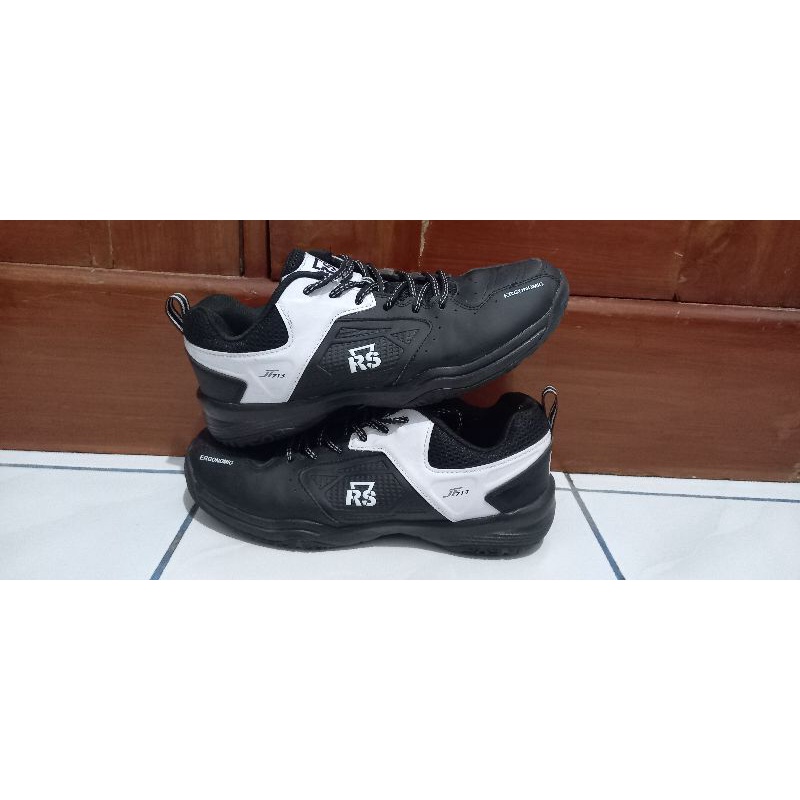 sepatu RS badminton