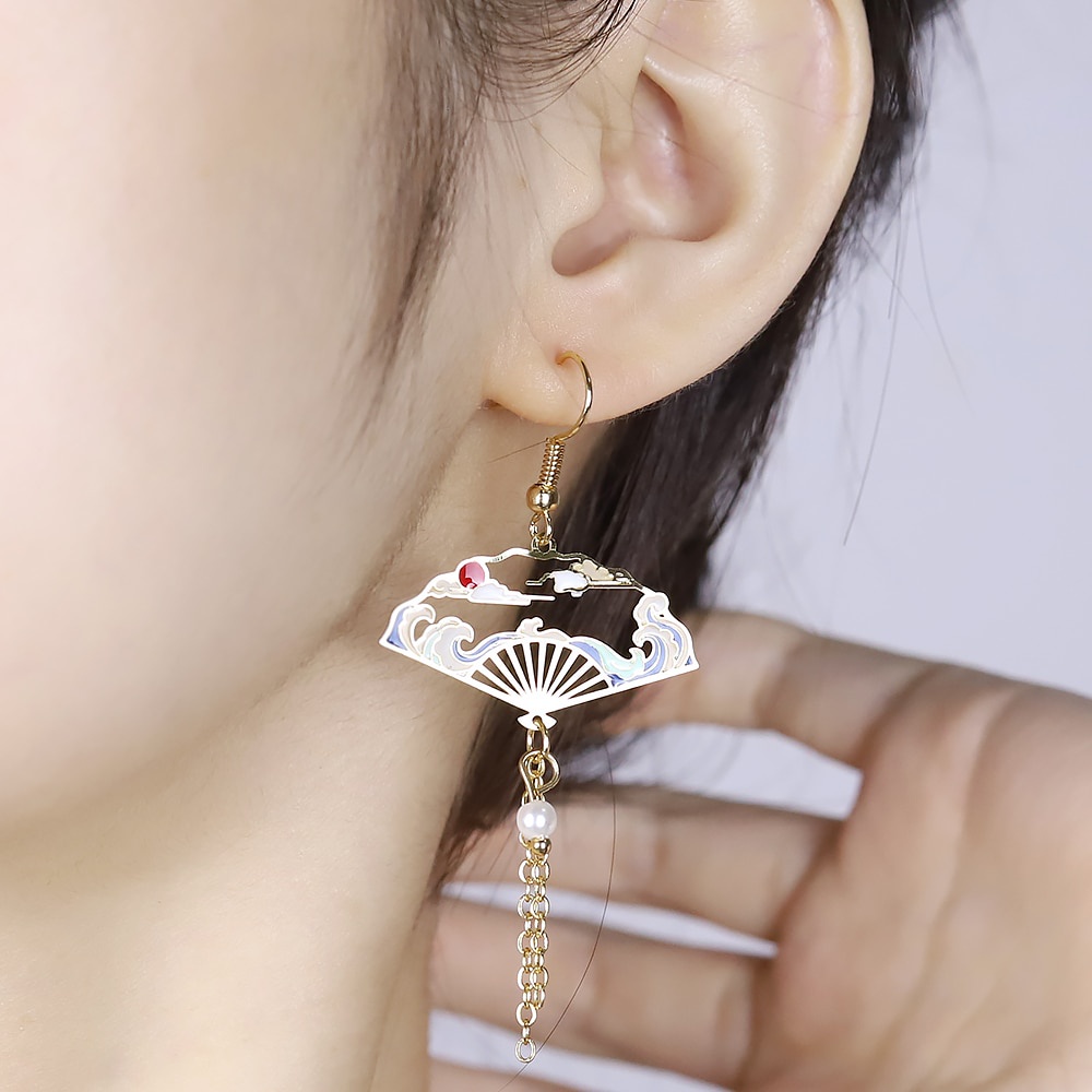 Anting Rumbai Bentuk Hollow Bahan Metal Gaya China Untuk Wanita