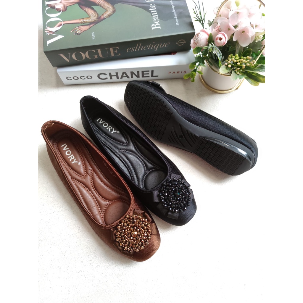 Ivory Sepatu Flat Wanita Ukuran Besar / Jumbo B993-TA20