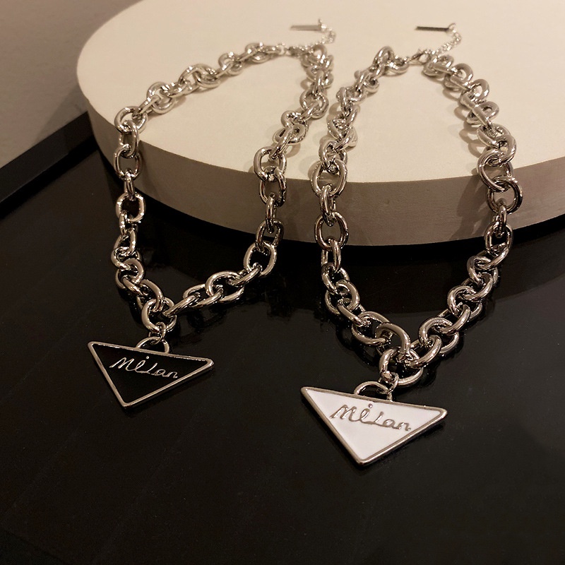 2021 New Black Triangle Letter Pendant Necklace Female Summer Clavicle Chain Design Sense All-match Trendy Sweet Heart Jewelry