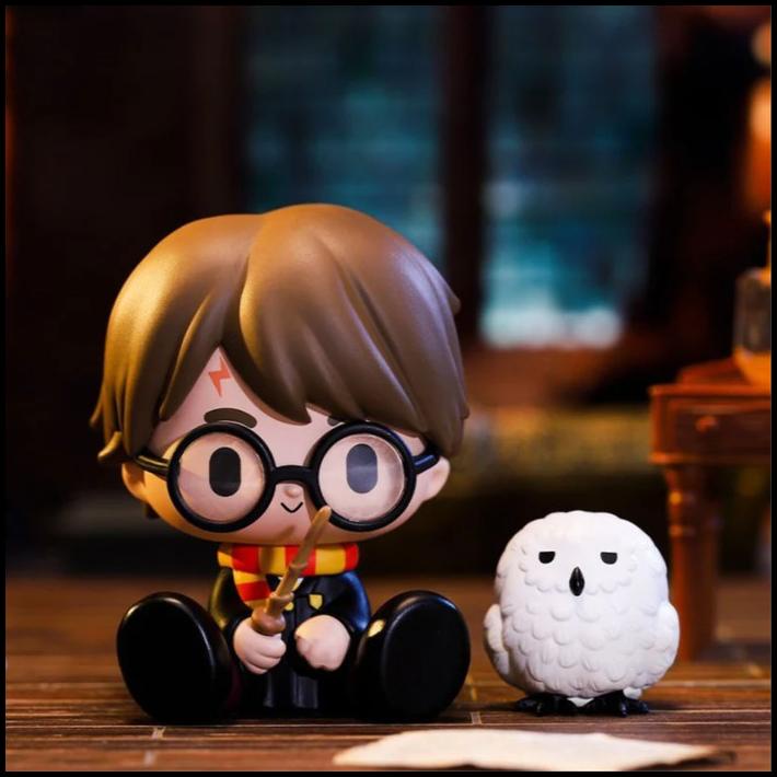 Pop Mart Harry Potter Animal Harry Potter with Hedwig