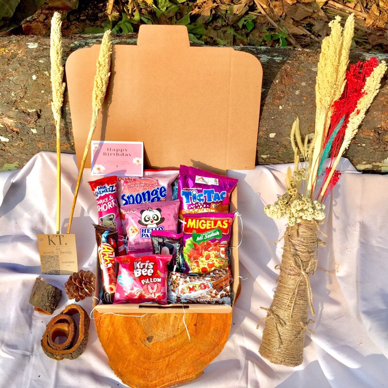 

(COD)GIFT BOX HAMPERS SNACK BOX MURAH HADIAH ULANGTAHUN JAJANAN MURAH HADIAH UNIK