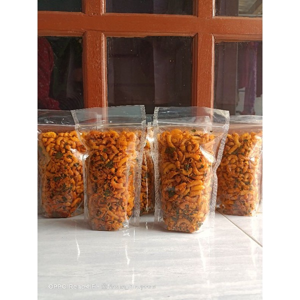 

makaroni pedas daun jeruk