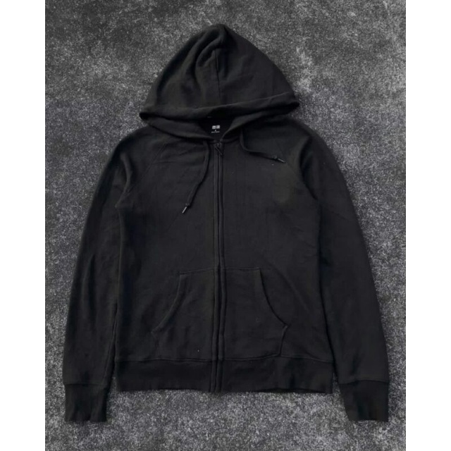zh uniqlo hitam