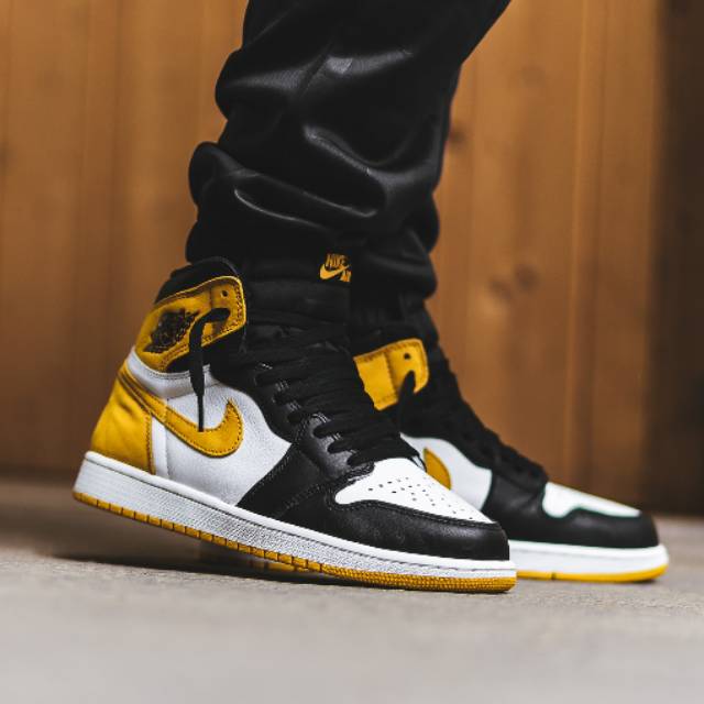 black and yellow jordan 1 retro