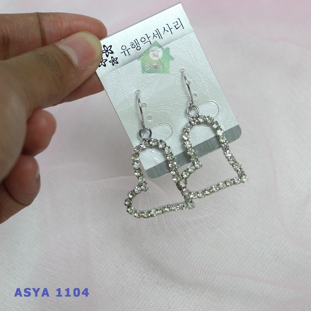 Anting Kait Wanita Full Permata Putih Bentuk Love 1104