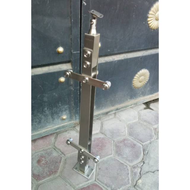 Railing Tangga Kaca